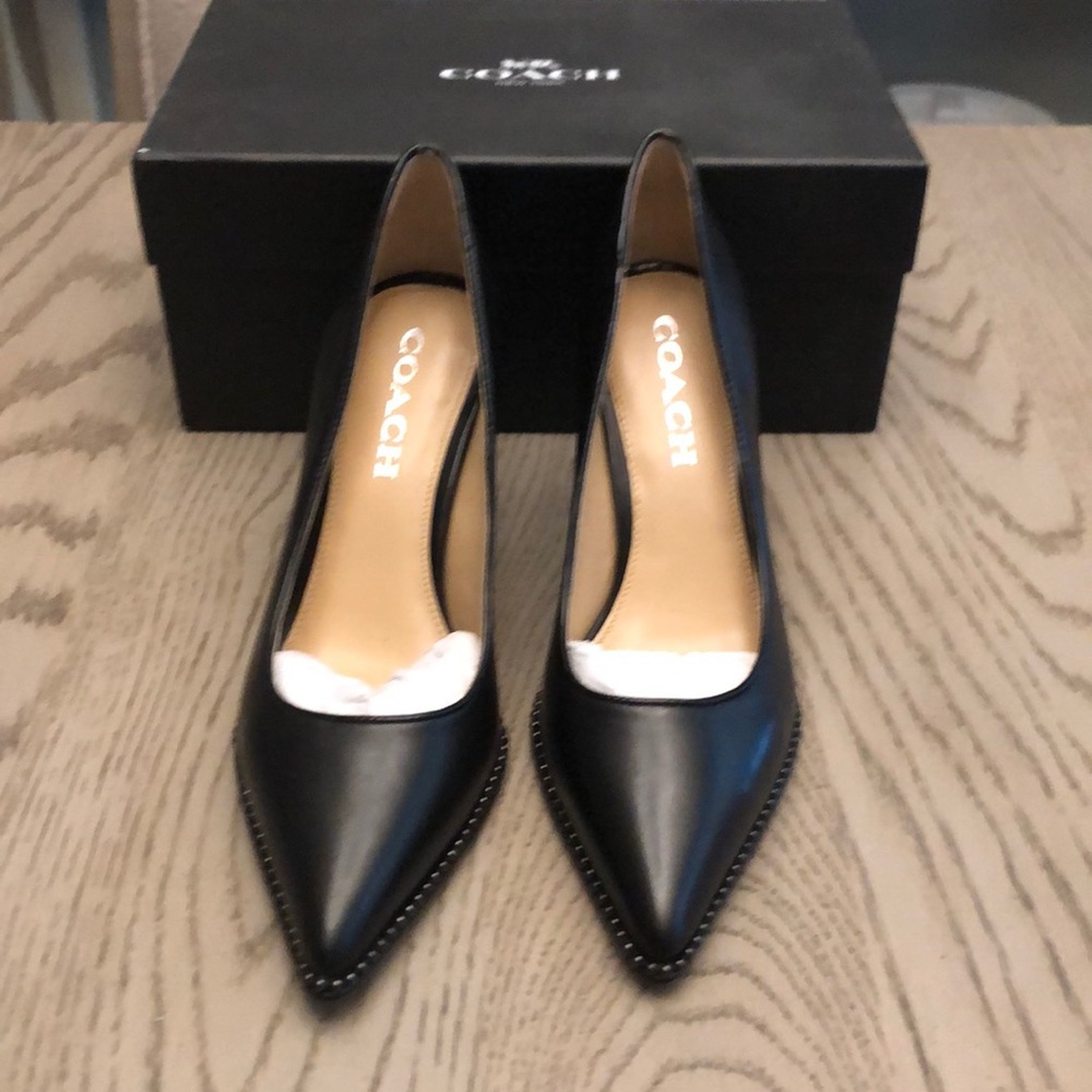 Coach Pumps